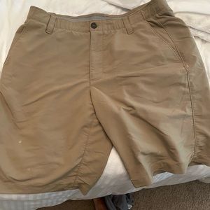 Under Armour Golf Shorts 2018 HeatGear 2.0 Khaki Casual, Athleisure bottoms 36